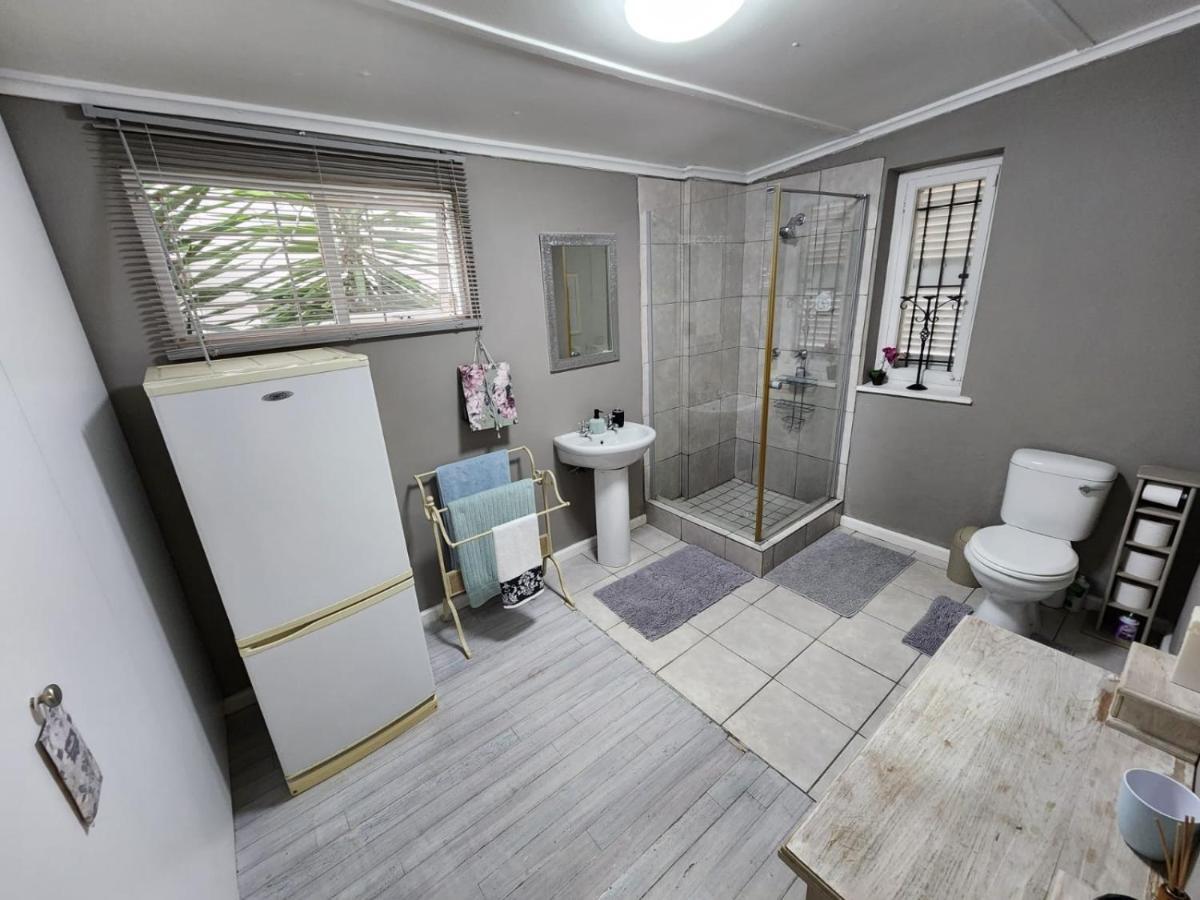 Peony Luxury Room With Wifi And Own Entrance Stellenbosch Luaran gambar